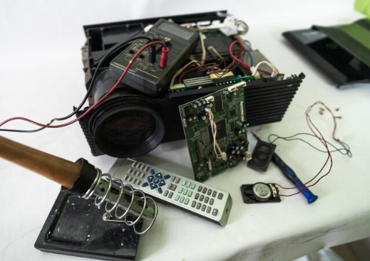 Coleta de resíduos eletrônicos: dúvidas frequentes sobre descarte correto